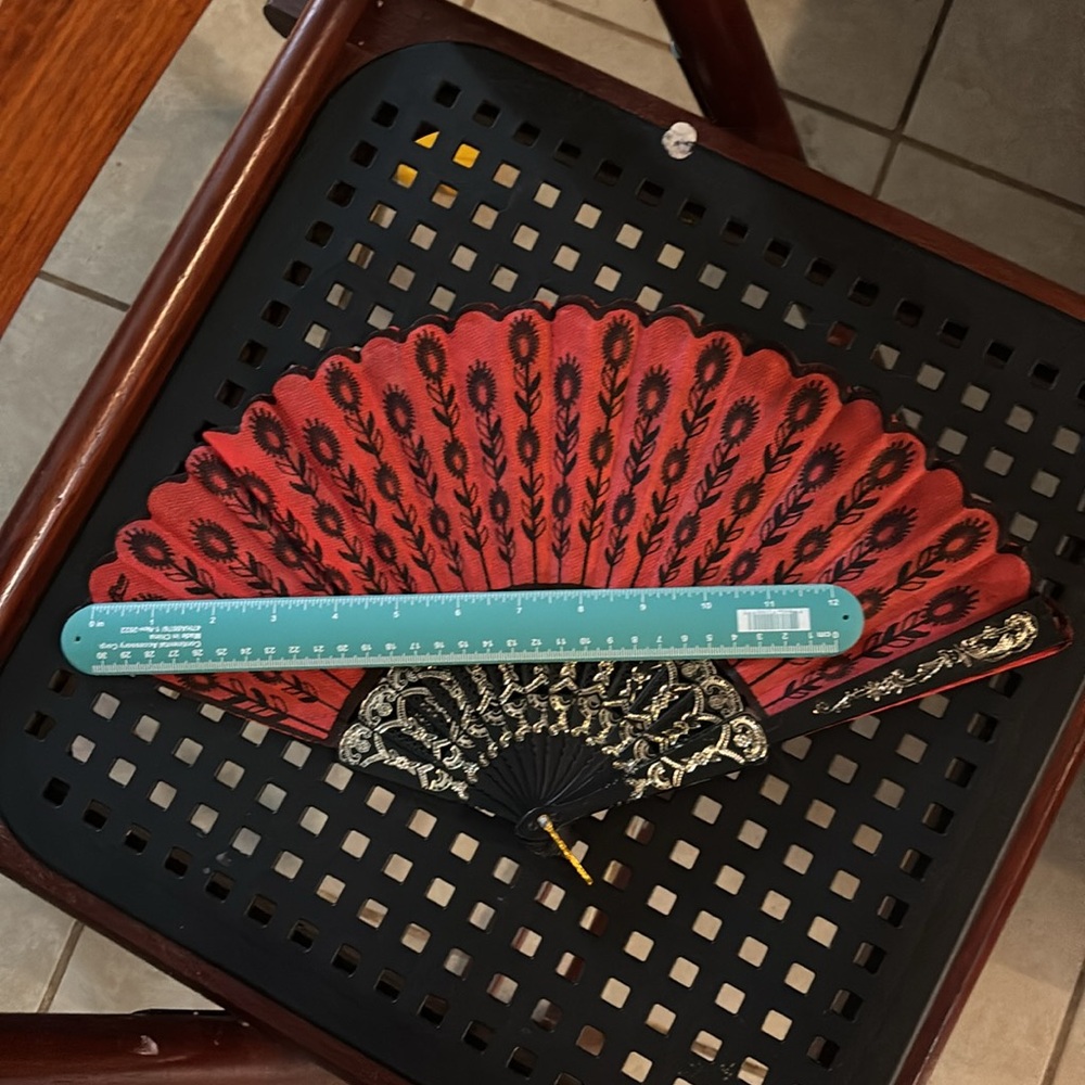 Elegant Red and Black Hand Fan - Picture 4 of 5